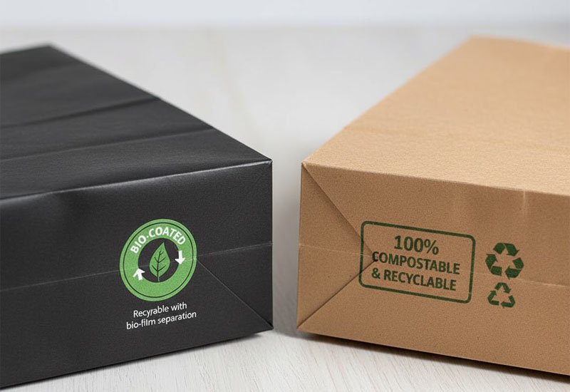 Comparaison des étiquettes de recyclage ou de compostage pour un sac en papier bio-enduit et un sac en papier kraft entièrement non enduit